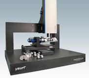 Das Messsystem µsurf von NanoFocus ist mit einer Drehachse, speziellen Probenhalterung, Automatisierungssoftware und Multisensorik für Implantatmessungen optimiert.