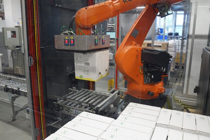 KOCHRobotersysteme_KOCHPalletSystemMove_Werner&Mertz_Greifer.jpg