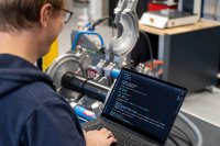 Am SKZ startet das Projekt Pipe-safe, welches mittels moderner zerstörungsfreier Prüftechnik und KI Fachleute beim Schweißen unterstützen soll. (Foto: Luca Hoffmannbeck, SKZ)