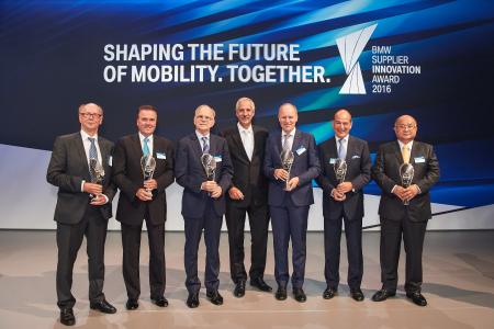 Dr. Klaus Draeger, Board of Management of BMW AG, Purchasing and Supplier Network, together with the award winning executives (from left to right): Thomas Schott (SIEMENS AG), Tony Hankins (Huntsman Polyurethanes), Paul Ricci (Nuance Communications), Dr. Holger Engelmann (Webasto Roof & Components SE), Erwin Doll (Röchling Automotive), Jonghwa Chin (Minth Group Ltd.) / Copyright © BMW Group