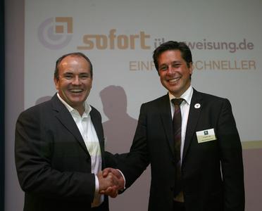 RTL-Spendenmarathon Moderator Wolfram Kons und Payment Network Vorstand Christoph Klein