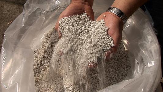 The end product: agglomerate with high bulk density and excellent flow properties