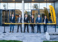Continental hat heute einen neuen Entwicklungscampus am Standort Memmingen offiziell eröffnet. V. l. n. r.: Alex Eder (Landrat Unterallgäu), Norbert Hammerschmidt (Continental), Marc Haussmann (Continental), Christina Maier (Continental), Norbert Burghardt (Continental), Martin Wechsel (2. Bürgermeister Benningen)