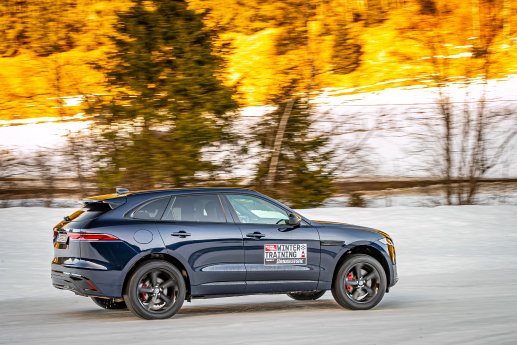 Bridgestone und auto motor und sport stellen Sicherheit im gemeinsamen Wintertraining in den Fok.jpg
