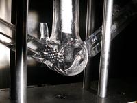 Wasserstoffgas aus Sonnenlicht: Mit der innovativen Rekordzelle wird Wasser durch Lichteinstrahlung mit höchster Effizienz direkt in seine Bestandteile Wasserstoff und Sauerstoff zerlegt.