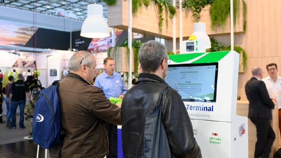 secova-sam-EHS-Software-mit-Terminal-auf-Messe-Duesseldorf.jpg