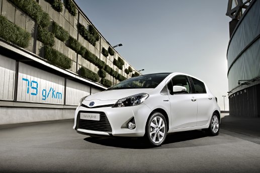 Toyota_Yaris_Hybrid_20603_hires.jpg