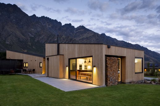 1-Thermory_Radiata pine_Cladding_Profile C3_Jack’s Point Family Home_New Zealand_Ben Hudson arch.jpg