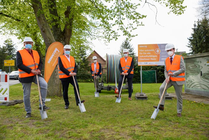 PM_WE21_20_Spatenstich für den Breitbandausbau in der Stadt Parchim_02_Foto_SKRmedia.jpg