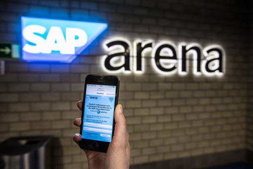 WLAN_SAP Arena_Smartphone_Login © SAP Arena.jpg