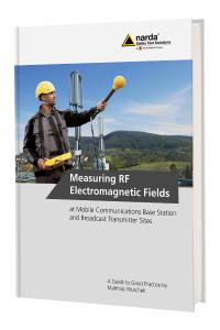 Il nuovo manuale di 239 pagine sull’uso dell’SRM-3006 fornisce le più importanti informazioni di base teoriche e pratiche per determinare correttamente e in qualsiasi momento le immissioni ad alta frequenza di diverse sorgenti di campo
