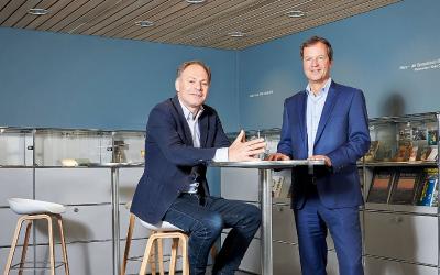 Roger Seifritz (re.) und Peter Schwarzenbach von der schweizerischen Reisekasse (Reka) im Interview mit IT-MITTELSTAND.