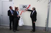SKZ Institutsdirektor Prof. Dr.-Ing. Martin Bastian, Standortleiter Thoralf Krause und Geschäftsführer Dr.-Ing. Peter Heidemeyer eröffneten das neue Faserverbund-Technikum am SKZ Standort Halle 