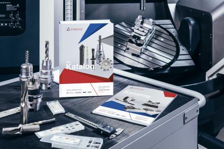 Vier Experten, unzählige Anwendungen, ein Sortiment - der neue Referenzkatalog für Zerspanungswerkzeuge von CERATIZIT enthält rund 60.000 Artikel der Produktmarken Cutting Solutions by CERATIZIT, KOMET, WNT und KLENK (Bild: CERATIZIT)