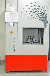 UPC-palettengerechte Reinigung mit Robotspa von Erowa (Außenansicht + Innenansicht) (Bild: MBFZ toolcraft)