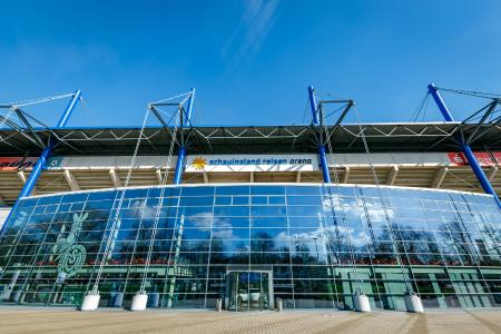 Zuverlässig selbstreinigend: Die Fassade der MSV-Arena mit Pilkington Activ™. Foto: Severine Groneberg