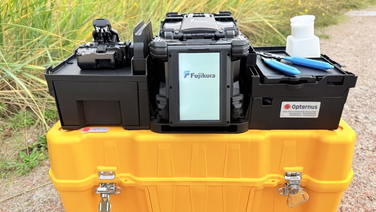 Fujikura 100S mit Workstation.jpg