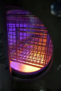 For workpieces made of steel, aluminium, glass, ceramics and some other materials that are cleaned in batch processes – whether in bulk or arranged in part carriers – the company has developed a combination cleaning technique merging wet chemical cleaning with a subsequent plasma cleaning step. Image source: Ecoclean GmbH