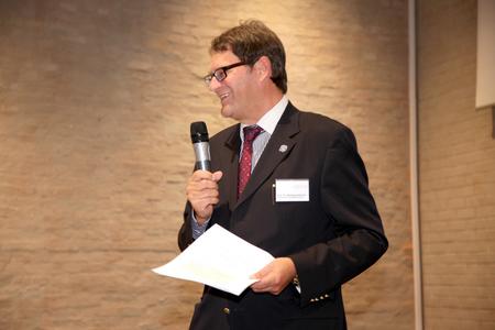 Wissenschaftlicher Leiter der Univ.-Professor Dr. Dr. habil Wolfgang Becker von der Otto-Friedrich-Universität in Bamberg