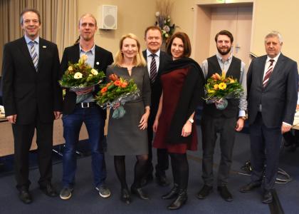 (v.l.n.r.): Prof. Folker Roland, Rektor Hochschule Harz; Kai Ludwig, Preisträger Hochschule Harz; Vertreterin für Marcus Aßmus, Preisträger Otto-von-Guericke-Universität; Wolfgang März, Hauptgeschäftsführer der IHK Magdeburg; Prof. Anne Lequy, Rektorin der Hochschule Magdeburg-Stendal; Tino Fauk, Preisträger Hochschule Magdeburg-Stendal; Klaus Olbricht, Präsident der IHK Magdeburg (Foto: IHK Magdeburg)