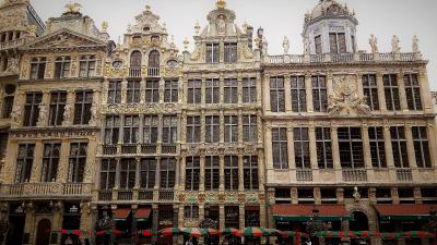 Prachtfassaden auf dem Grand Place in Brüssel - Wer hält sie sauber? (Foto: Achim Zielke)