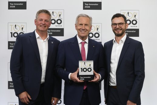TOP_100_Siegerfoto_Möbs_-_Wulff_-_vor_dem_Esche.jpg
