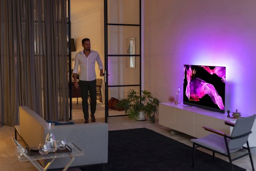 philips-oled903-lifestyle8-20180830.download.jpg