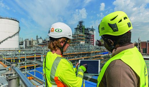 Bild 1
Eine moderne, BIM-basierte Gerüstplanung und innovative PERI Systeme unterstützten den Bau der neuen Vitamin-A-Komplex bei BASF SE in Ludwigshafen.
(Foto: PERI Deutschland)