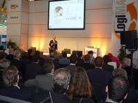 Logistikberater Robert Slusarz stellt bei seinem Vortrag 