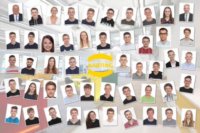 Die neuen Auszubildenden und Dual Studierenden freuen sich auf ihren Start bei der HARTING Technologiegruppe. André General (oben rechts), Zentralbereichsleiter Personal, und Ausbildungsleiter Nico Gottlieb (oben links) wünschen viel Erfolg. Erstmals wurden Portraits der Nachwuchskräfte als Collage angelegt, da das traditionelle Gruppenfoto angesichts der Corona-Pandemie in diesem Jahr ausfiel