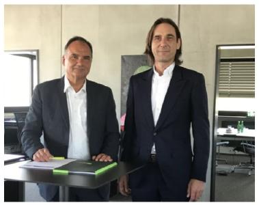 s.i.g-Geschäftsleitung, Guido Fetzer (r.) und Eugen Straub: "Wir sind stolz, mit der BayBG einen renommierten Partner zur Stärkung unserer Eigenkapitalseite gewonnen zu haben"