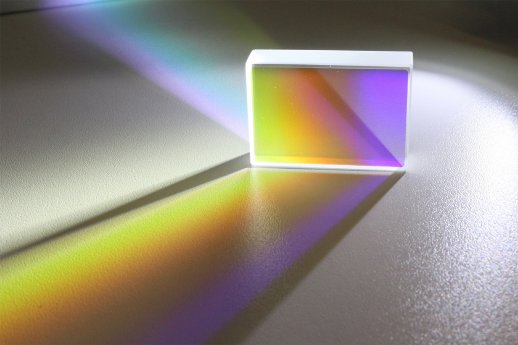 Optics-Balzers_Linear-Variable-Filter.jpg