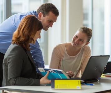 Per Fernstudium den akademischen Abschluss MBA in International Logistics erwerben. Foto: Hochschule Ludwigshafen