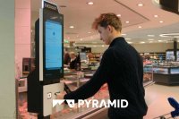 Der POLYTOUCH® SWIFT als Hardwarebasis für die Installation bei EDEKA.