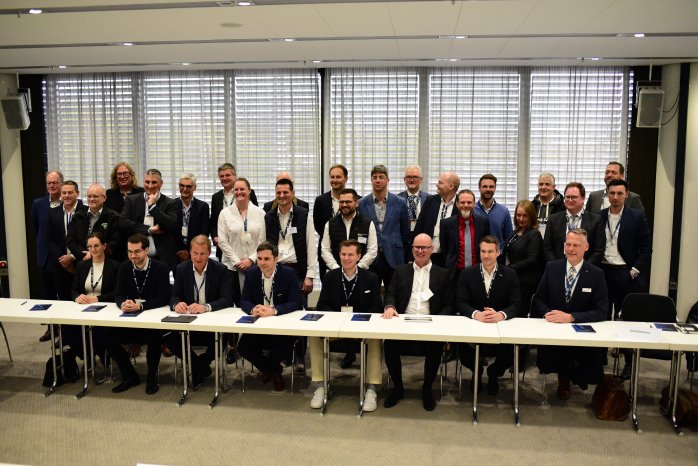 UAV DACH_Round Table UAS-Industrie_Gruppenbild.JPG