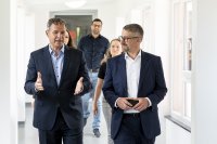 Circle of shareholders at Kappa optronics expanded: Johannes Overhues, CEO, and Sebastian Vreemann, CSO, are joining as shareholders. The capital increase gives the company scope for strategic acquisitions