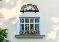 Ein Schwibbogen als dekoratives Element über einem Fenster