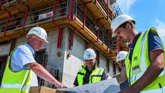 Bild 1
Eine umfassenden PERI Schalungs- und Gerüstlösung und kompetente Serviceleistungen waren die Basis für ein positives Baustellenergebnis beim Bau des modernen Bürohochhauses.
(Foto: PERI Deutschland)