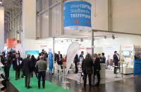 Messestand der smartOPTIMO GmbH & Co. KG auf der E-world 2018: Lebhafter Austausch mit Partnern und Interessenten zu allen Themen des Rollouts intelligenter Messsysteme. (Bild: smartOPTIMO)
