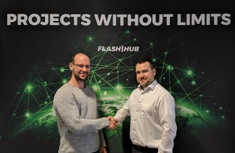 Manuel Pistner (links), CEO Bright Solutions, freut sich auf die Zusammenarbeit mit Rouven Volk, CEO Powerpool Solutions R+D, als neuen Flash Hub Partner