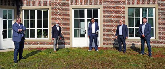 vlnr: WFM-Geschäftsführer Enno Fuchs, Oberbürgermeister Markus Lewe, nicos AG Gründer und Vorstand Thomas Brosch, nicos AG Vorstand Axel Metzger sowie Derek Ashby, Director Business Development nicos AG. Nicht im Bild, sondern hinter der Kamera: Ann Neudek, Director Brand & Corporate Responsibility nicos AG