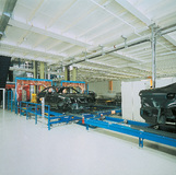 In den Produktionshallen der Automobilindustrie werden ableitfähige Bodenbeschichtungen eingesetzt, um Statikschäden zu vermeiden.