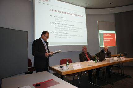 Erfahrungen aus der Praxis, durch gesicherte Feldtestergebnisse belegt: Guido Gummert auf der f-cell, Stuttgart (Bild presscontact)