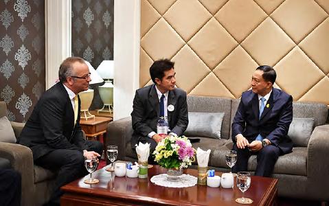 Dr.-Ing. Roland Boecking, General Manager of DVS (left), met the Thai Minister of Labour, H.E. Police General Adul Sangsingkeo (right), for a face-to-face discussion in Bangkok/Thailand (Source: KMUTNB)