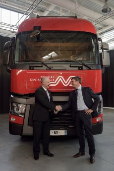bruno_blin_l_president_of_renault_trucks_and_herve_montjotin_r_chairman_of_norbert-dentress.jpg