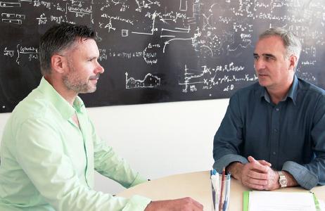 Together, they are driving the development of Artificial Intelligence in manufacturing: Thorsten Strebel (left), Vice President Products & Consulting at MPDV and now also Managing Director of AIMES, and Fabian Rüchardt, CEO of PerfectPattern. (Image source: MPDV)