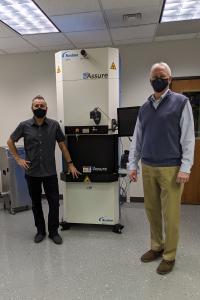 Kosteneinsparung durch Bauteilzähler DAGE Assure: Todd O'Neil, Business Development Manager bei Nordson ist glücklich, dass sich nun auch Kunden aus dem mittleren Westen in Amerika von Erleichterungen selbst überzeugen können.