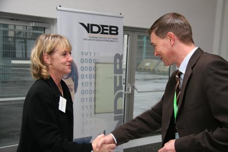 Persönliche Begrüßung der Teilnehmer zum 9. VDEB-Infotag