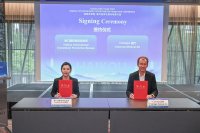 Dr. Thomas Kerscher, Gründer Cutempa Medical AG und Partner im Netzwerk der Healthcare Shapers bei Vertragsunterzeichnung in China.