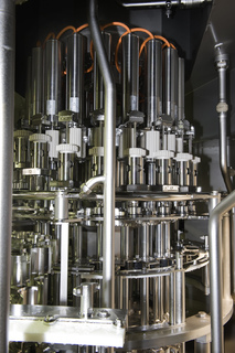 A new aseptic capper for PET-Asept lines offers improved cleanability and better accessibility as well